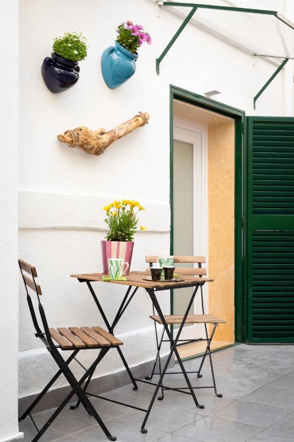 Via Calefati Land Apartment Bari Exterior photo